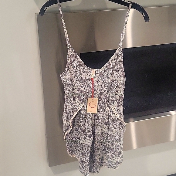 romper with adjustable spaghetti straps - Picture 1 of 2